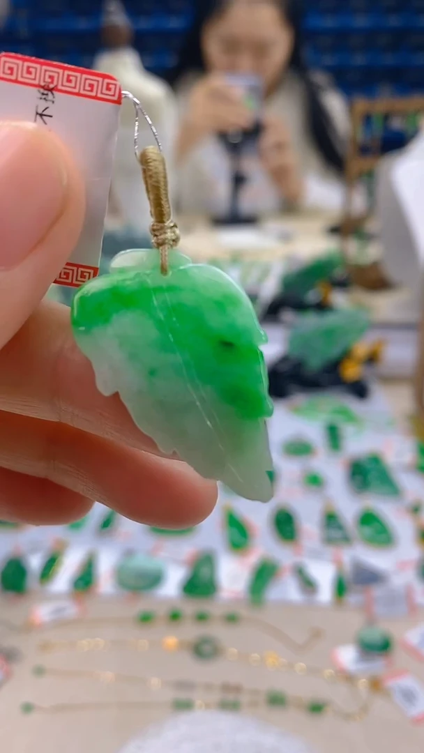 颈饰未镶嵌翡翠新号开播 全场乱卖