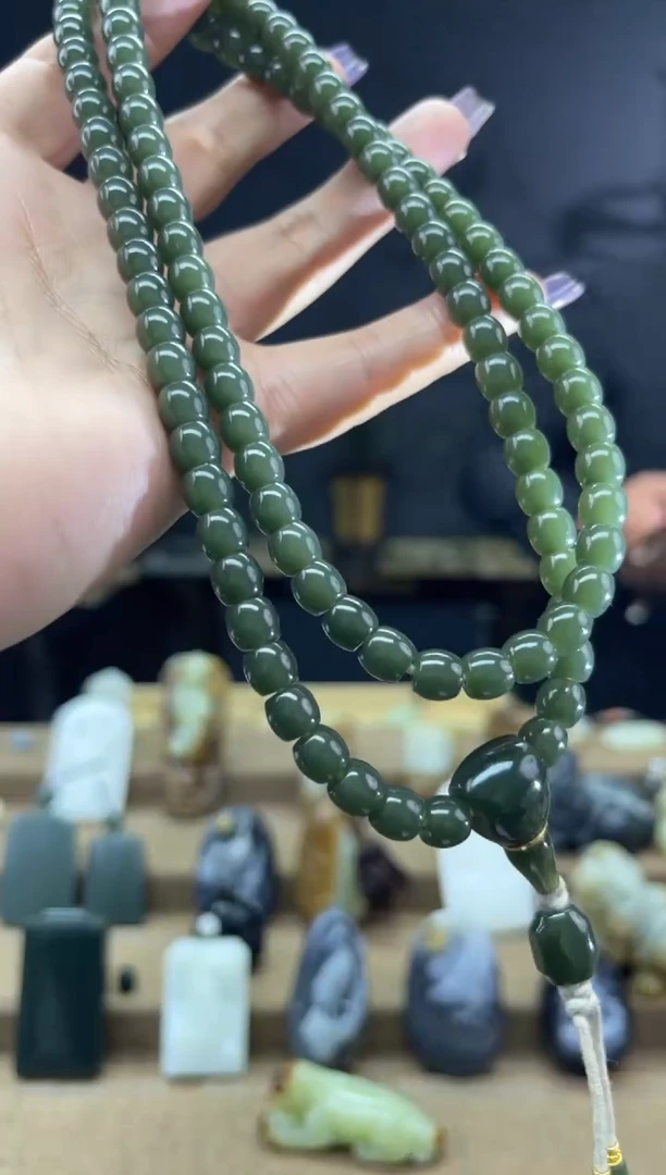 颈饰18K金镶嵌和田玉1