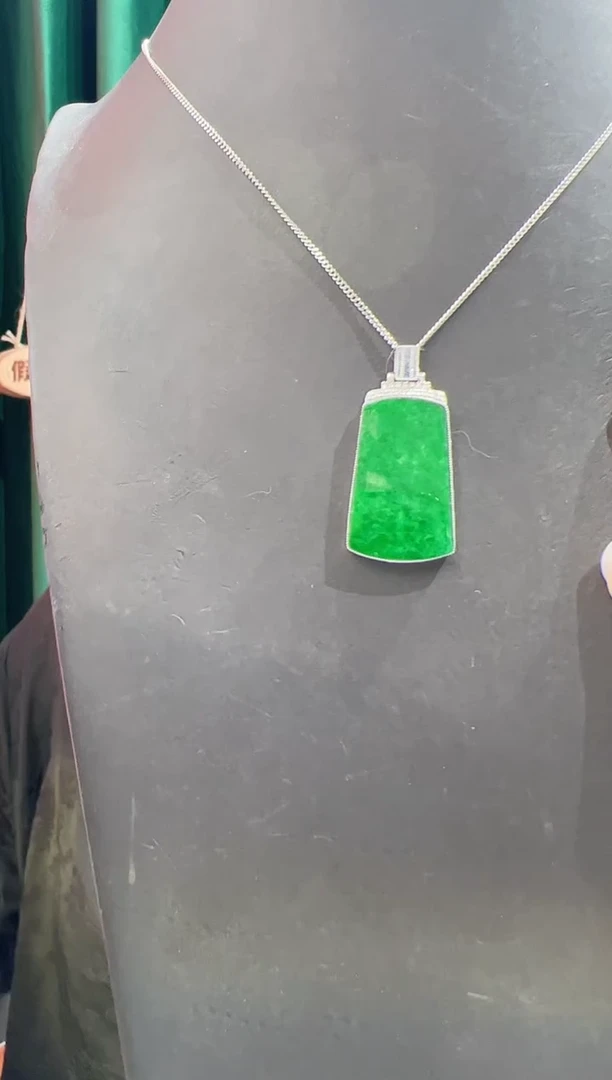 颈饰铂Pt950镶嵌翡翠8888888888888
