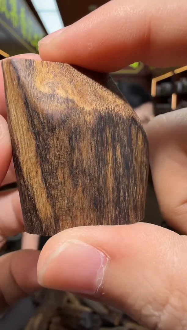 沉香吊坠13号海南黑油格多样性发一