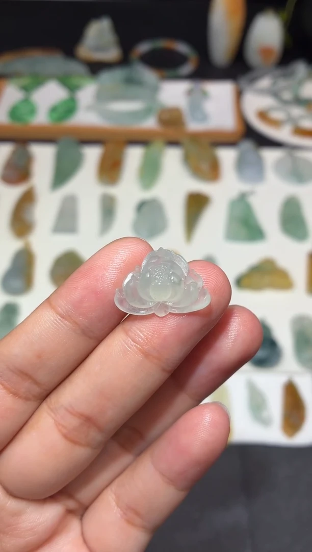 未镶嵌定制翡翠莲花