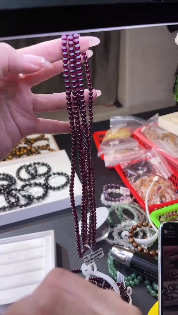 【闪购商品】石榴石/未镶嵌紫牙乌石榴石三圈手串
