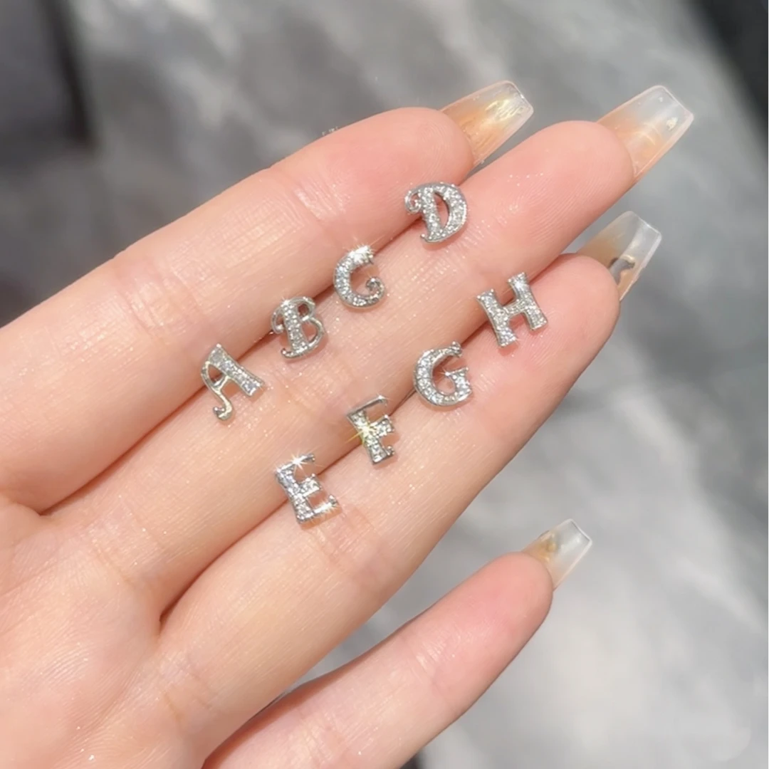 铜合金耳饰 26个字母耳钉女轻奢ins气质高级小众设计感冷淡风耳饰