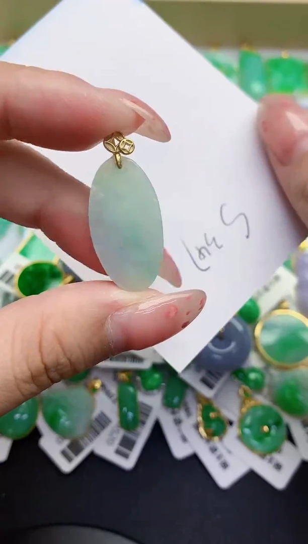 翡翠未镶嵌颈饰缅甸天然翡翠A货