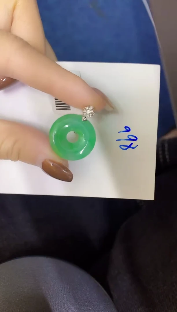 颈饰18K金镶嵌翡翠缅甸天然翡翠A货