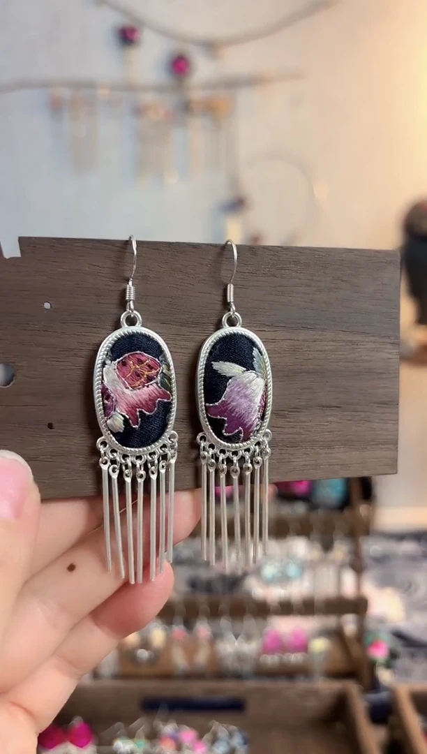 织绣彩云南阁非遗老绣饰品006