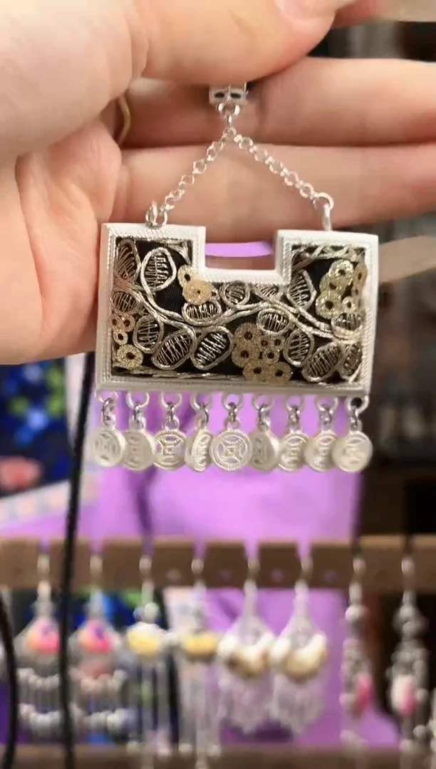 织绣民族风非遗老绣饰品703