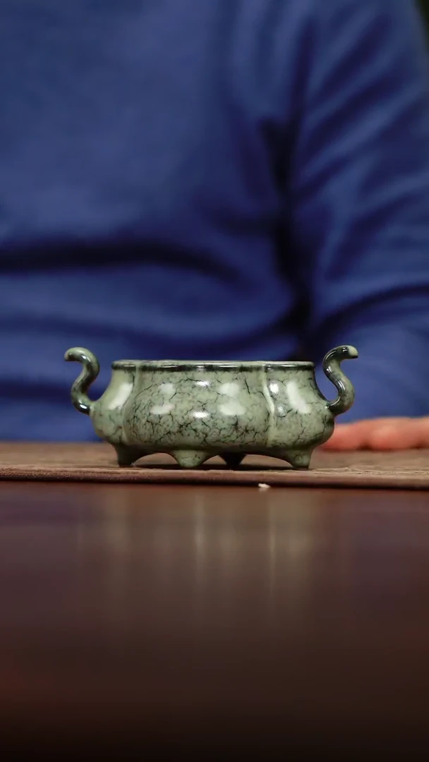 【闪购商品】90-10巧耳海棠炉（）铁胎哥窑