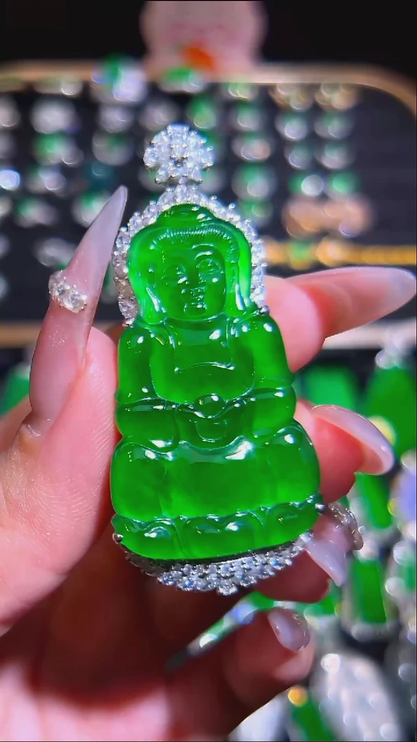 18K金镶嵌挂件翡翠吊坠