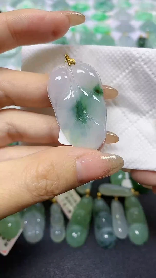 颈饰18K金镶嵌翡翠A货