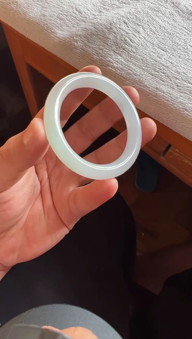 未镶嵌手镯翡翠手镯