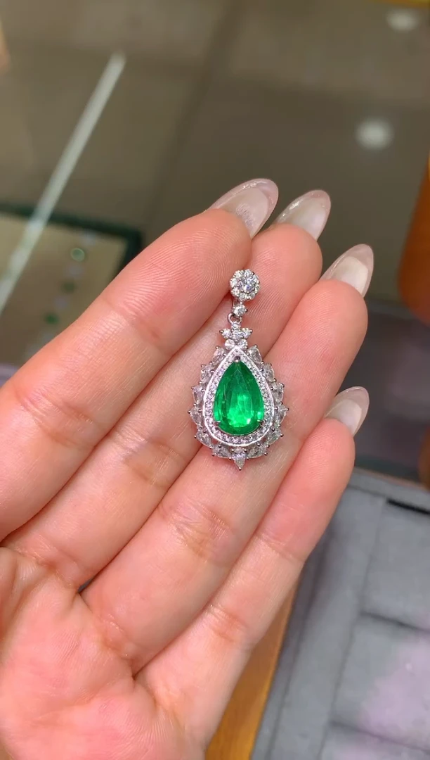 18K金镶嵌吊坠(不含链)祖母绿1.92CT