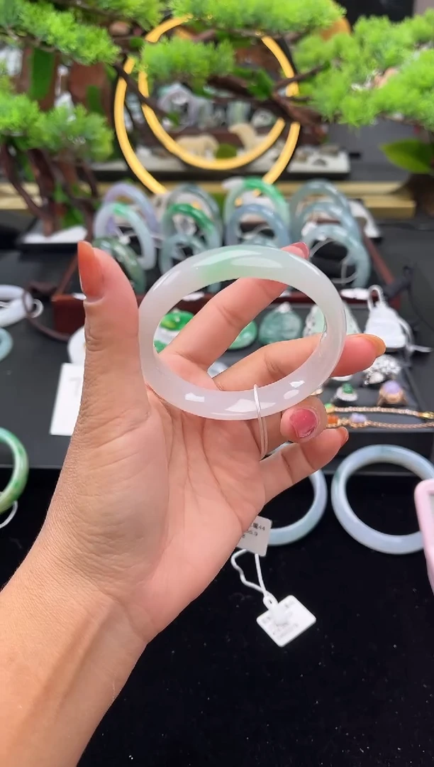 未镶嵌手镯翡翠手镯