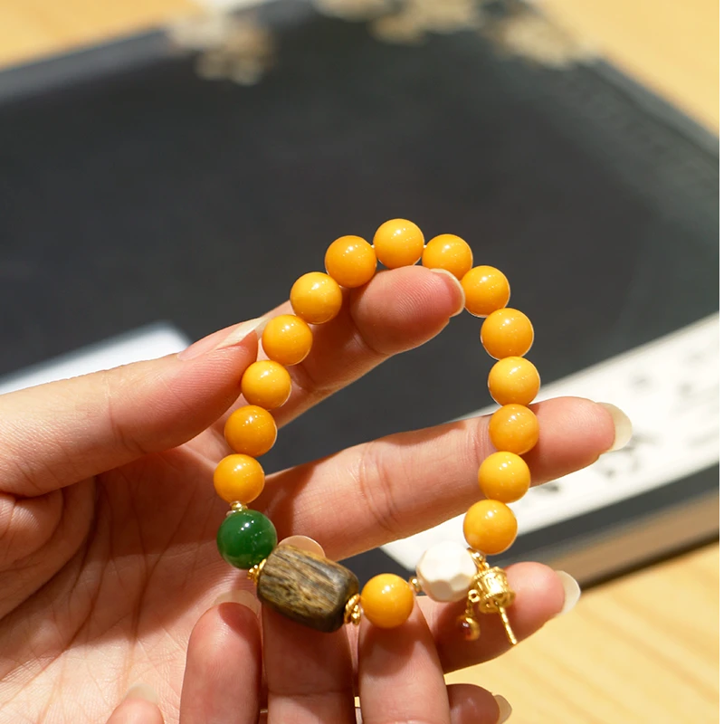天然鸡油黄蜜蜡满蜡配和田玉单圈手串8+mm