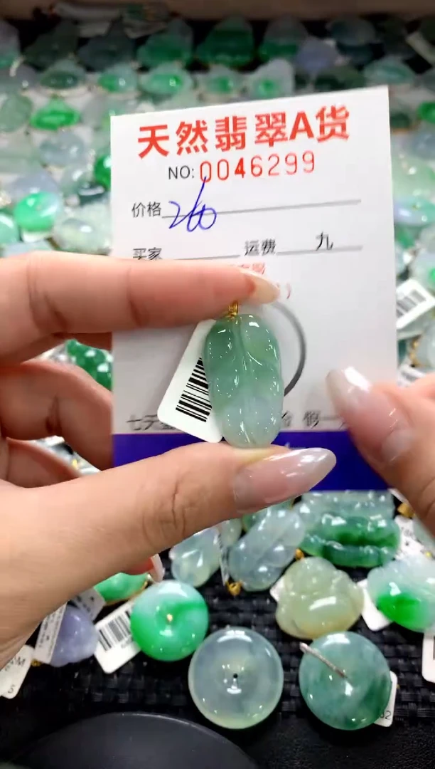 颈饰18K金镶嵌翡翠1111111111111111