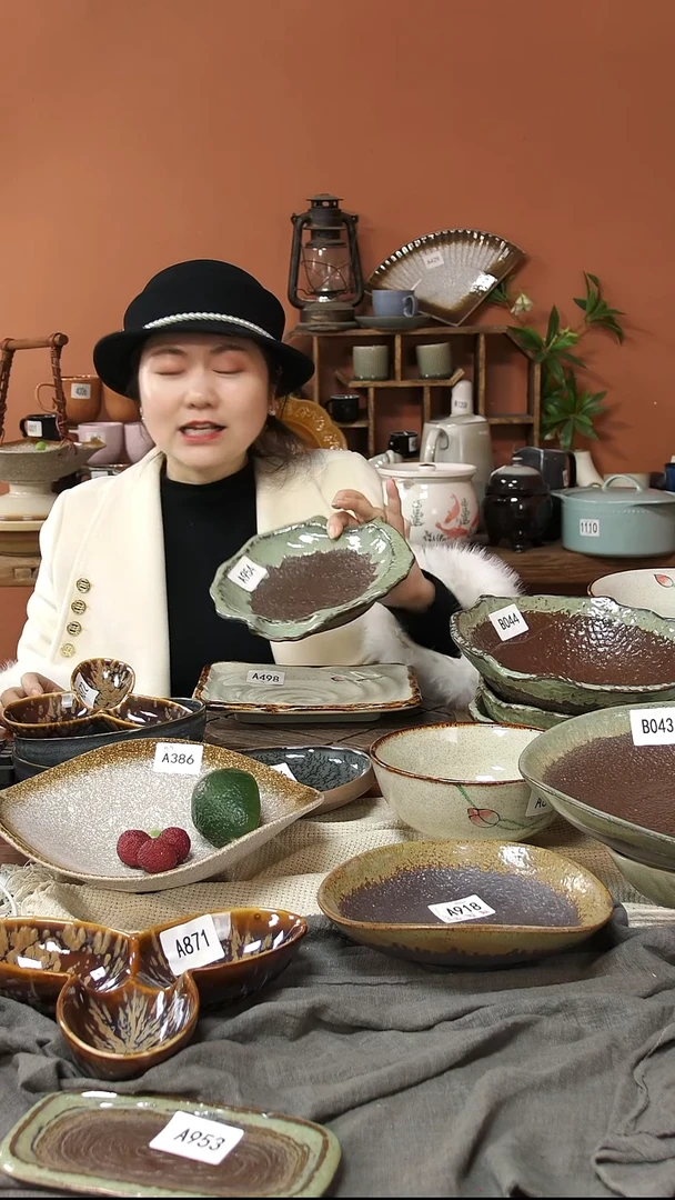 陶瓷A954 一只红泥瓶子盘20*4微瑕