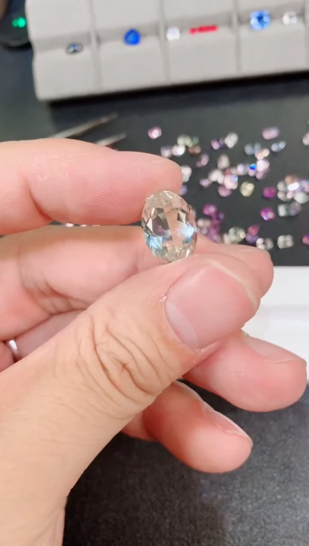 【闪购商品】绿水晶裸石未镶嵌5.8CT