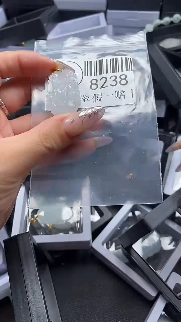 吊坠(不含链)未镶嵌翡翠8238