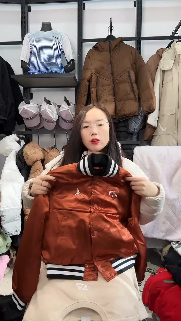 2525 闪购编码  运动卫衣裤以直播间过款为准 尺码  ·145大童