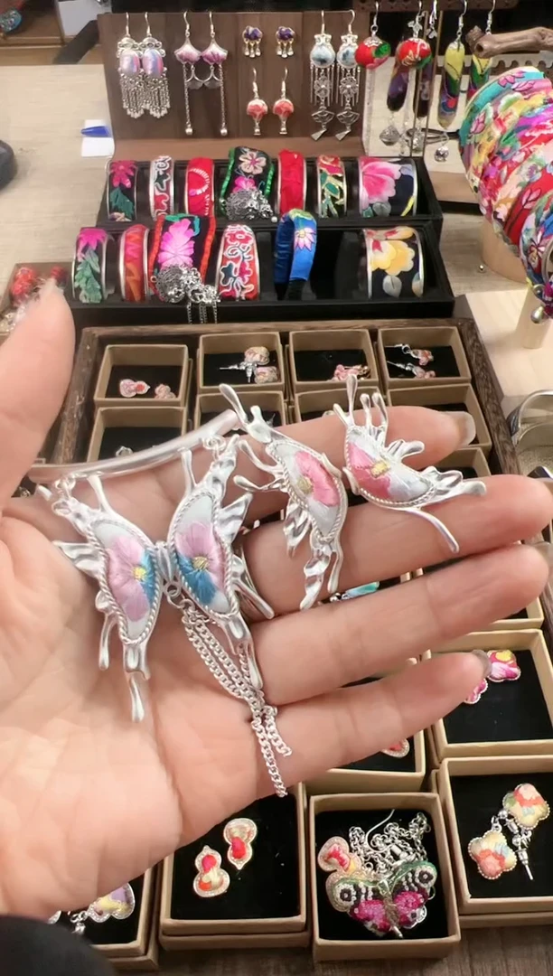 【闪购商品】织绣民族风老绣饰品254