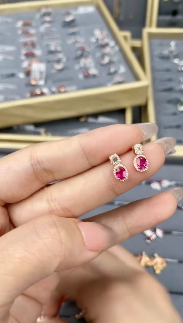 【闪购商品】红宝石耳饰18K金镶嵌耳钉