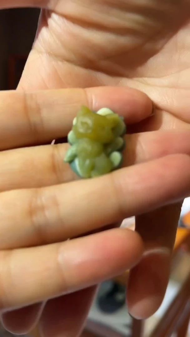 颈饰未镶嵌石英质玉俏色巧雕狐狸