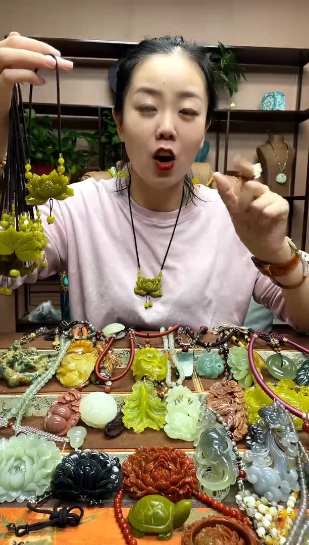 未镶嵌岫玉吊坠多样性发货发其中之一