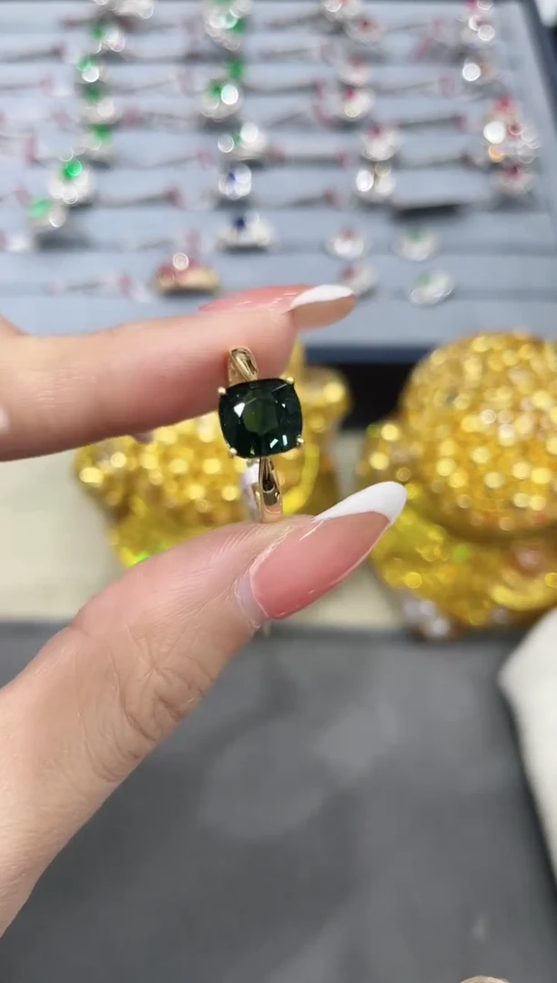 戒指18K金镶嵌碧玺戒指