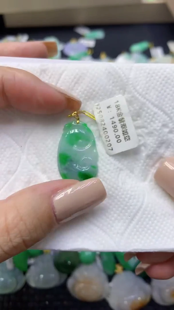 颈饰18K金镶嵌翡翠天然缅甸翡翠A货