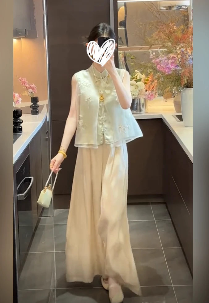 新中式国风绿色刺绣小衫上衣+杏色百搭显瘦裤子女高级氛围感穿搭