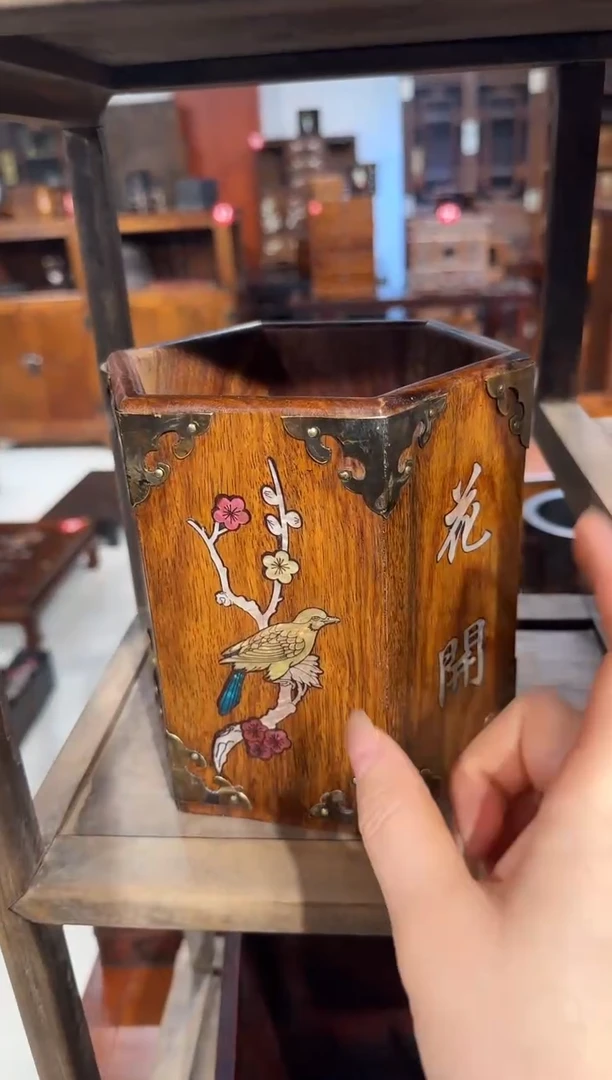 【闪购商品】木木艺花开富贵黄笔筒168.88