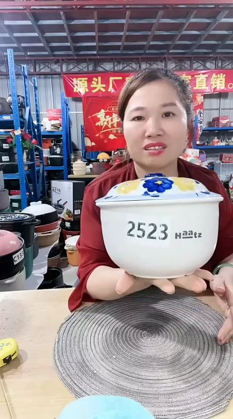 2523瑕疵白色带盖。。。