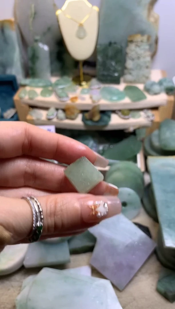 【闪购商品】翡翠挂件未镶嵌缅甸A货翡翠，没有运费险