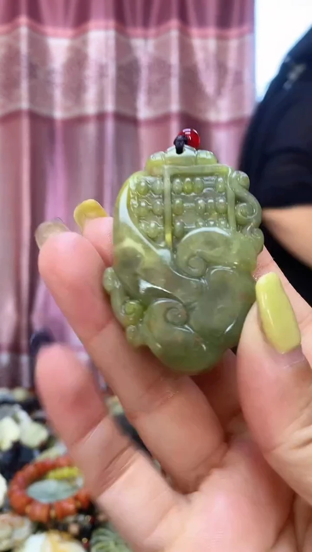 未镶嵌岫玉吊坠