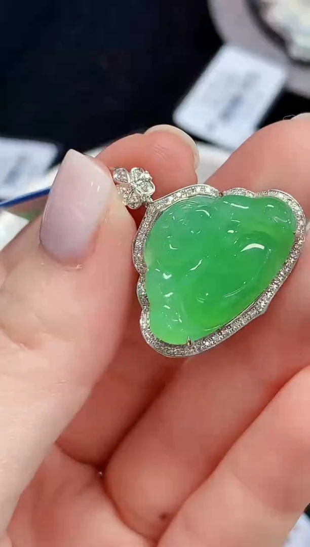 吊坠(不含链)18K金镶嵌翡翠L0385多样性发其一