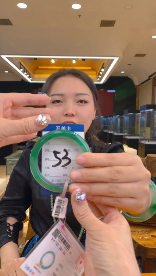 【闪购商品】石英质玉手镯未镶嵌满色