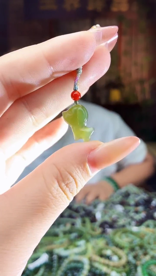 和田玉未镶嵌颈饰拍一发一