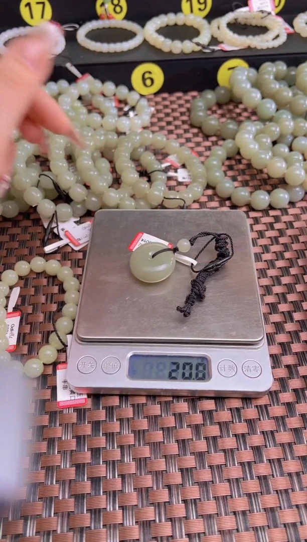 【闪购商品】和田玉吊坠(赠链)未镶嵌且末料青白玉平安扣