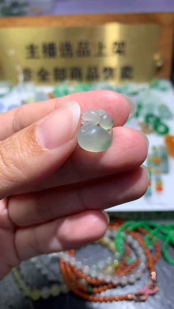 未镶嵌定制翡翠毛货