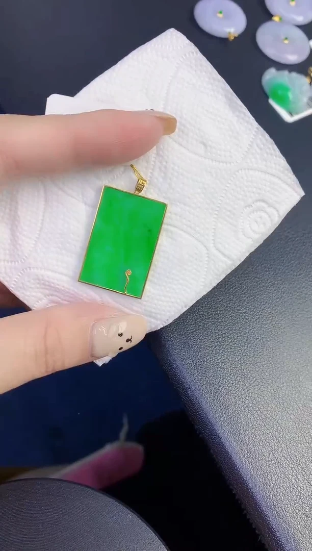 颈饰18K金镶嵌翡翠缅甸天然翡翠A货