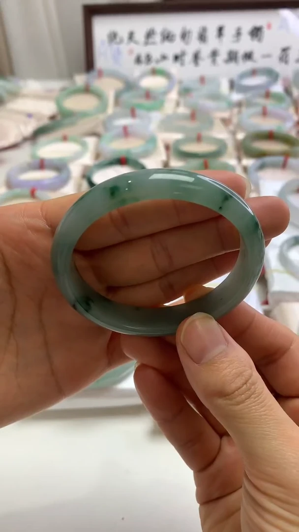 未镶嵌手镯翡翠55贵妃飘绿花