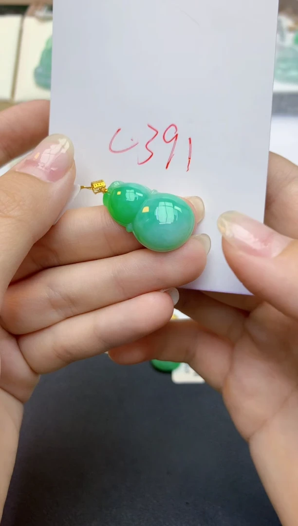 翡翠18K金镶嵌颈饰嫡**?天然缅甸A货翡翠