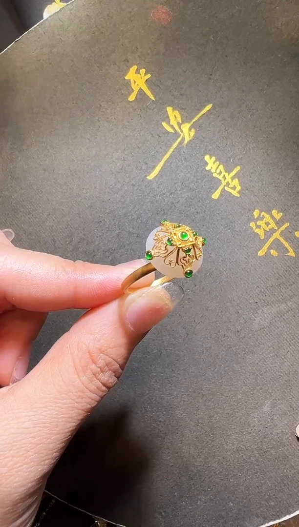 【闪购商品】和田玉戒指18K金镶嵌和田白玉糖塔戒指