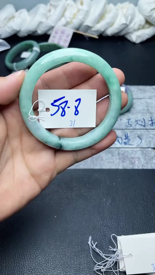 未镶嵌手镯翡翠31