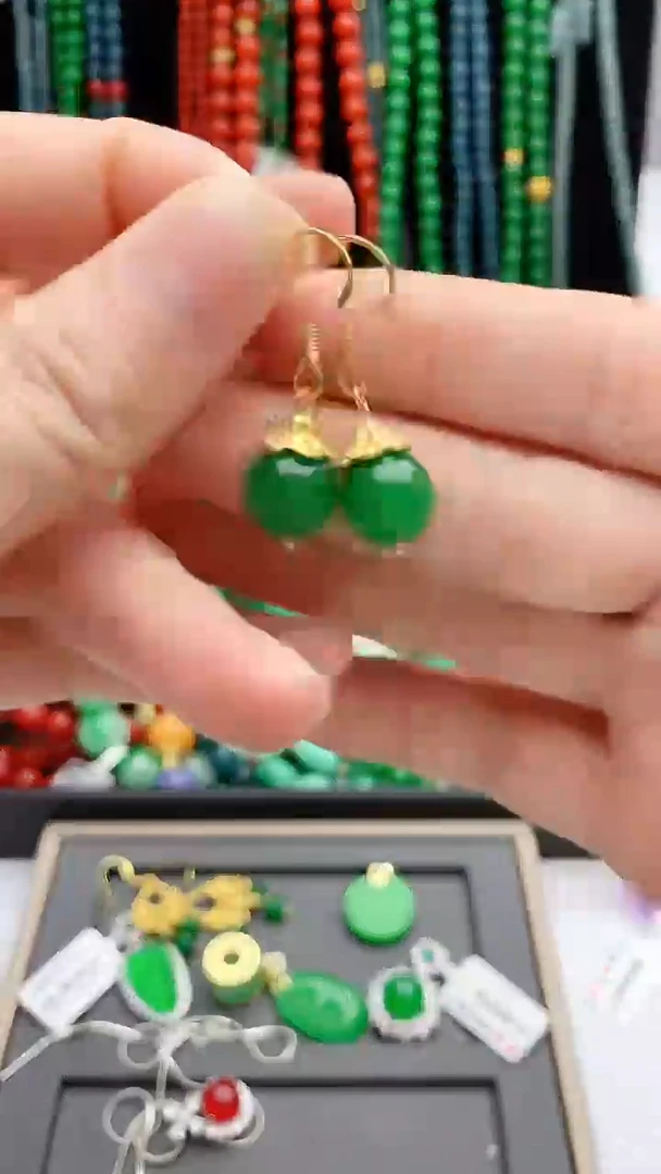 圆珠冰绿铃铛款百搭