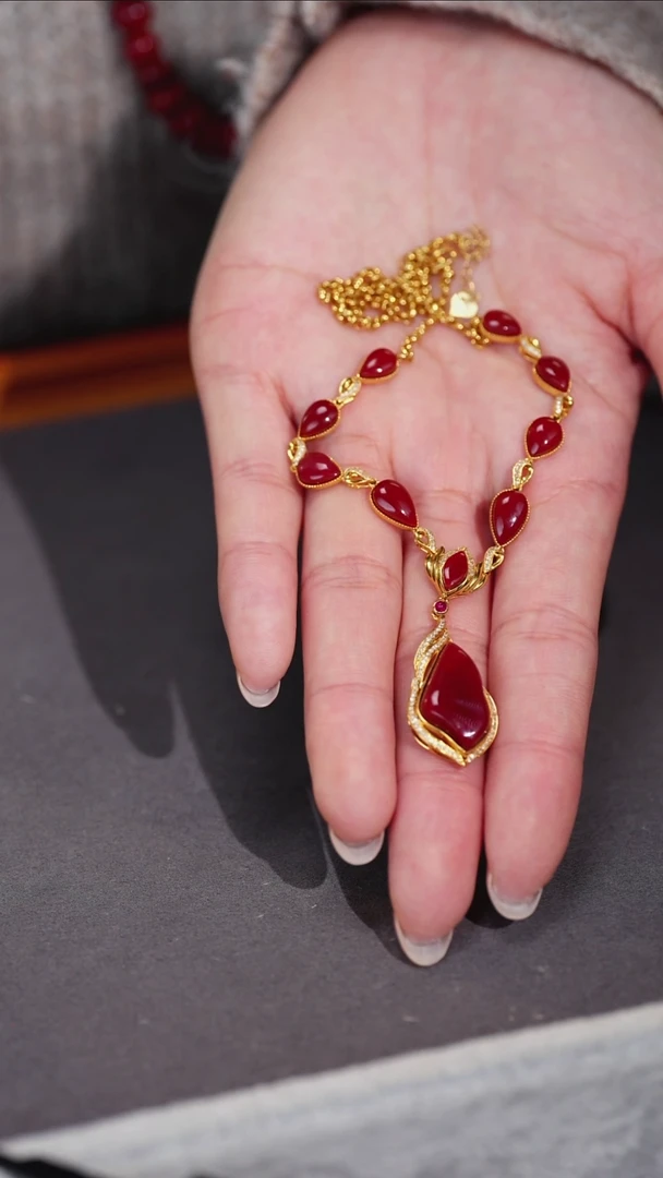 项链18K金镶嵌南红玛瑙原矿X-1