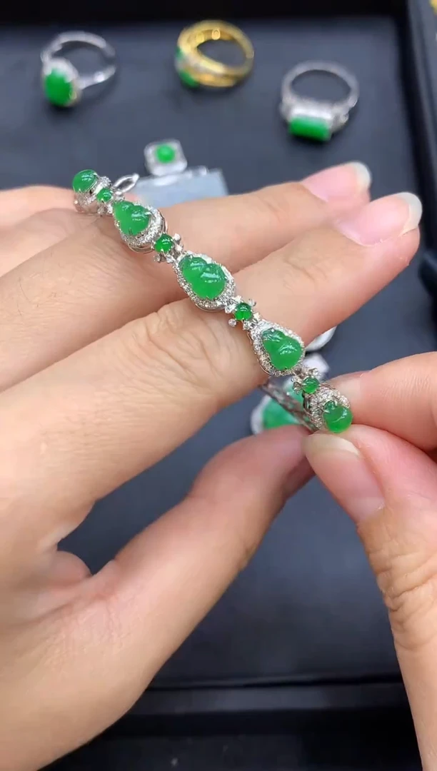 18K金镶嵌手镯翡翠678-中国好珍宝