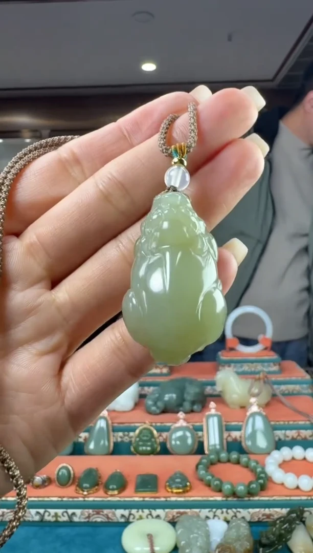 颈饰未镶嵌和田玉佩佩