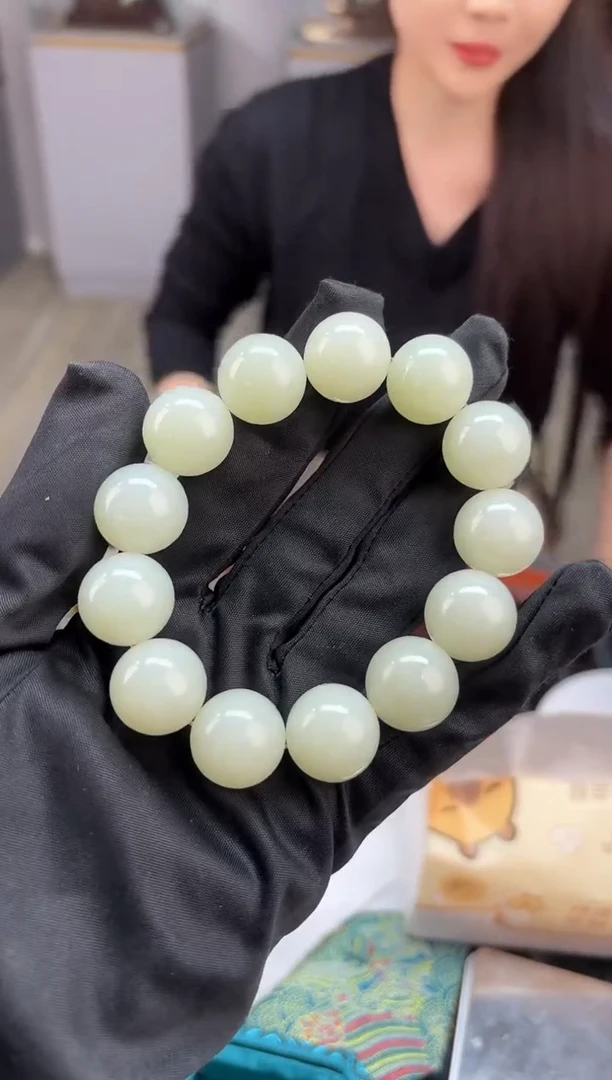 未镶嵌手串和田玉董小姐推荐 多样性发货 拍一发一qm18