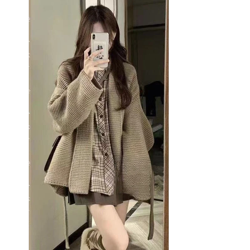 秋冬季温柔系穿搭一整套女2025年新款韩版衬衫针织开衫短裙三件套